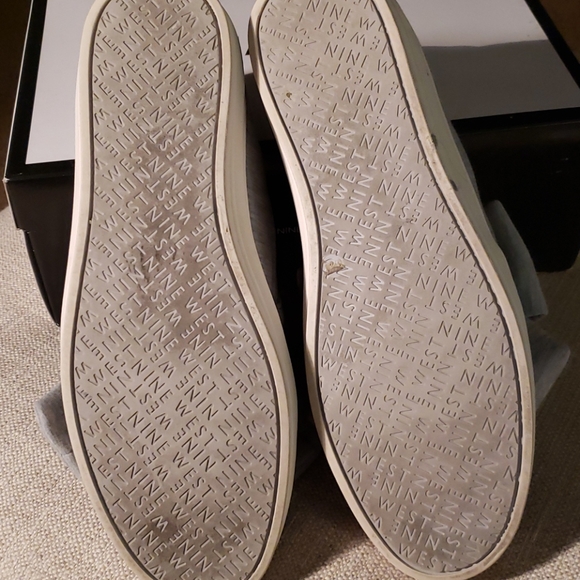 Comfy and cute tennies - Picture 2 of 4